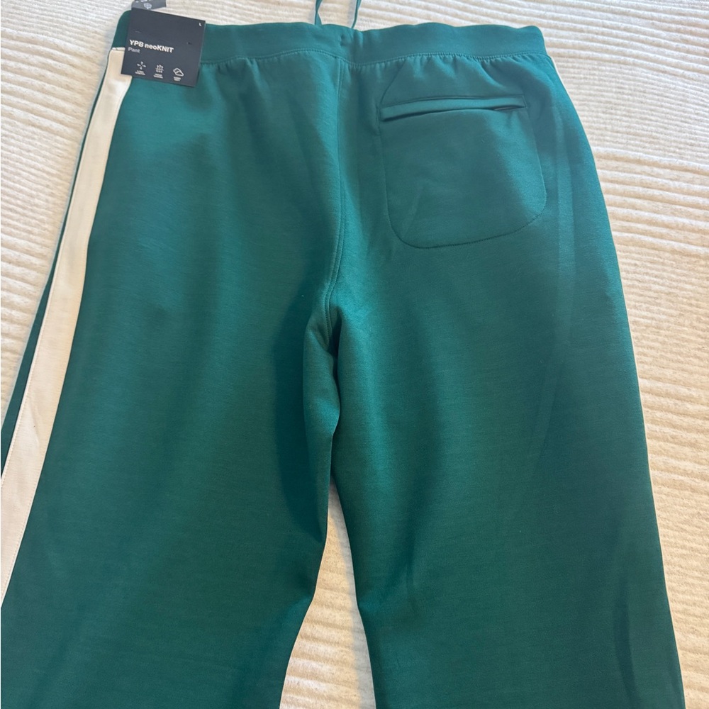 Women’s NWT Green Abercrombie YPB neoKNIT Pants with Cream Stripe - Picture 3 of 12